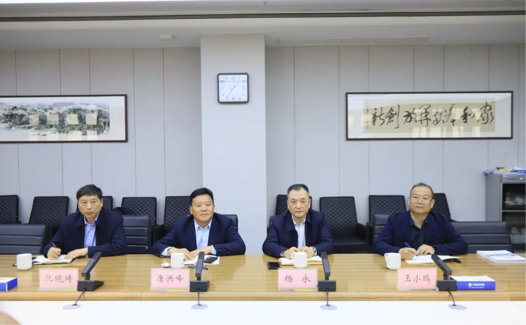 花花牛乳業(yè)集團(tuán)黨委書記、董事長(zhǎng)唐洪峰一行赴中原食品實(shí)驗(yàn)室同中國(guó)工程院院士、中原食品實(shí)驗(yàn)室主任任發(fā)政座談交流