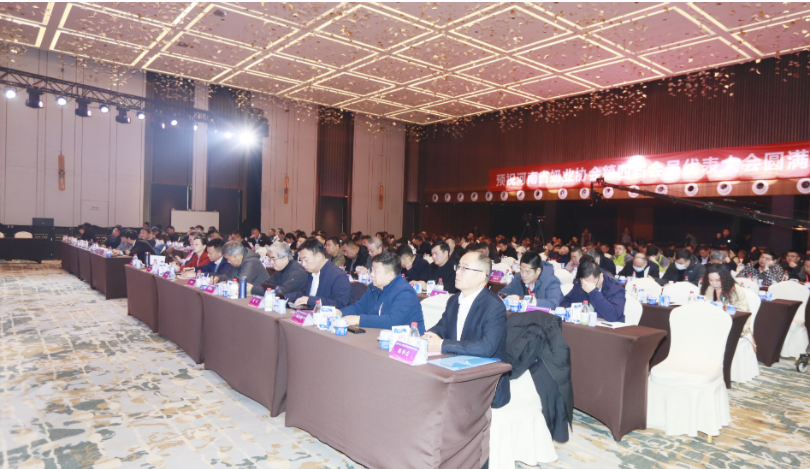 河南奶業(yè)發(fā)展啟航新征程——花花牛乳業(yè)集團(tuán)黨委書記、董事長唐洪峰當(dāng)選河南省奶業(yè)協(xié)會會長