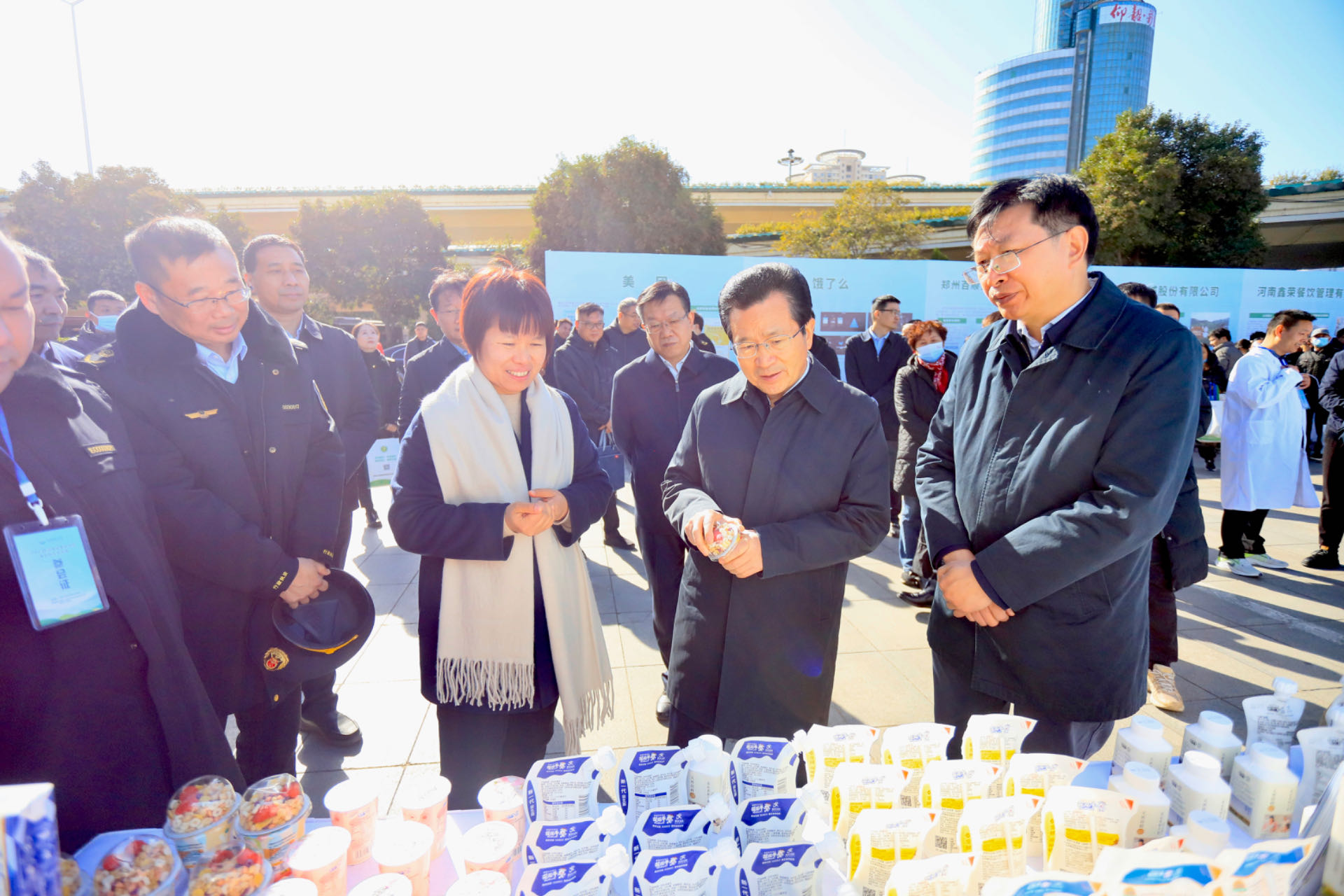 花花牛丨落實(shí)食品生產(chǎn)加工企業(yè)質(zhì)量安全主體責(zé)任，助力人民群眾生活更美好——2023年河南省暨鄭州食品安全宣傳周啟動(dòng)儀式隆重舉行