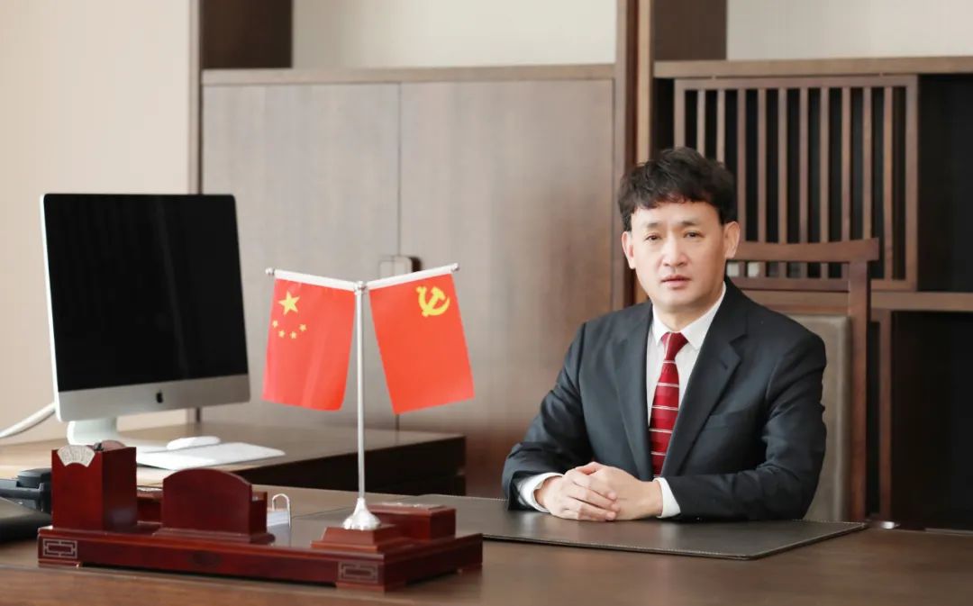 雙雙獲獎 喜事連連｜ 花花牛乳業(yè)集團(tuán)榮獲“河南省知名品牌”獎，董事長關(guān)曉彥榮膺“2022年度品牌人物”
