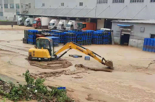 微光匯聚、風(fēng)雨同舟，我們一起扛！