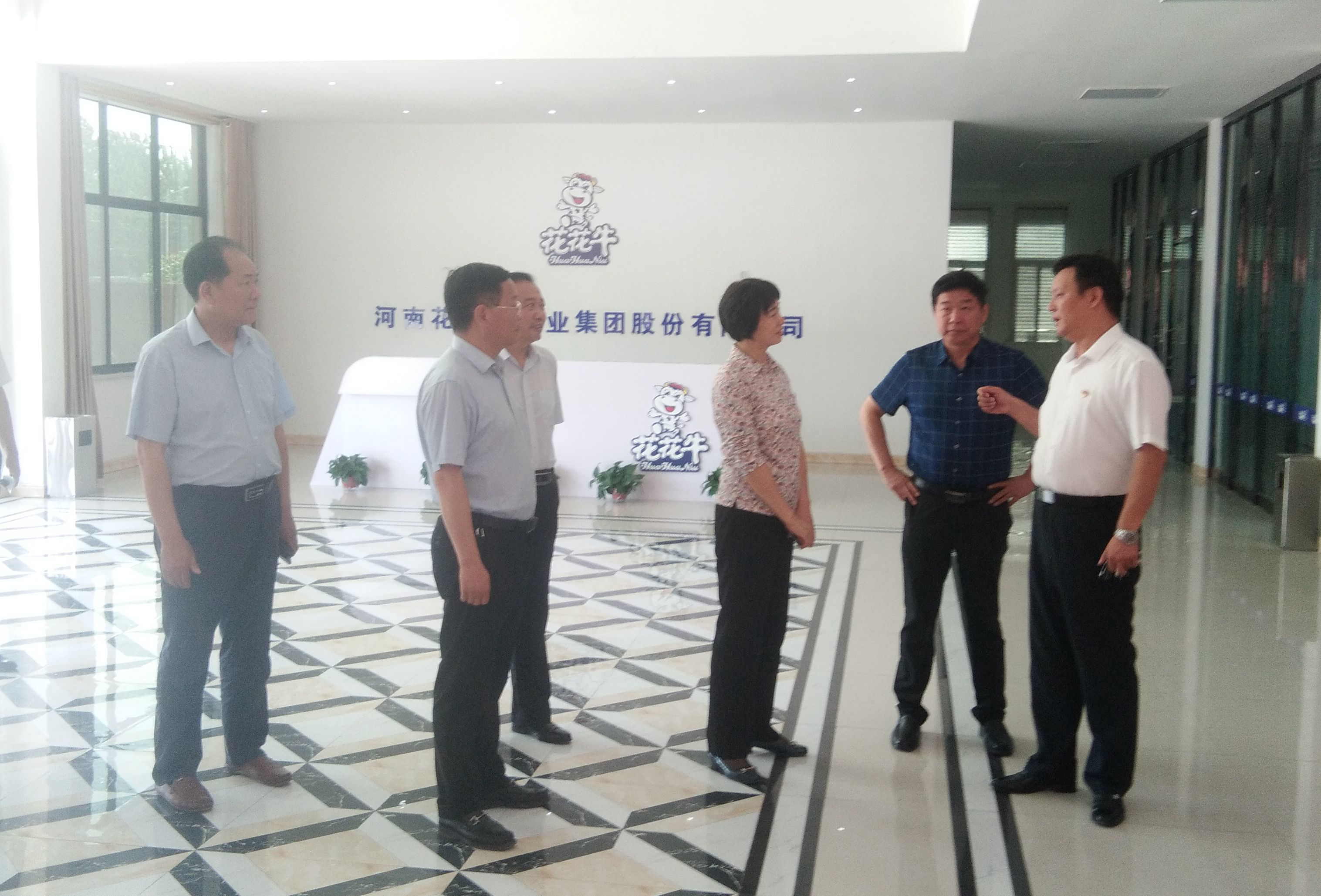 駐馬店市委常委、統(tǒng)戰(zhàn)部長姚新文 蒞臨花花牛乳業(yè)集團(tuán)總部調(diào)研