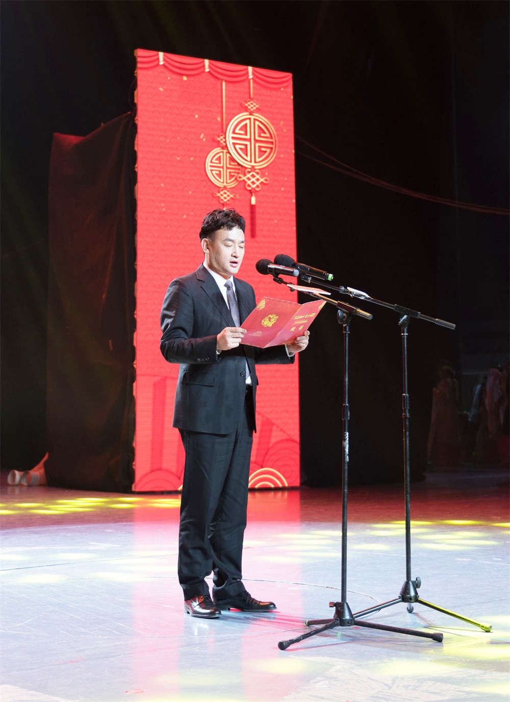 “不忘初心、聚力前行” 花花牛集團(tuán)2018迎新春聯(lián)歡會(huì)隆重舉行