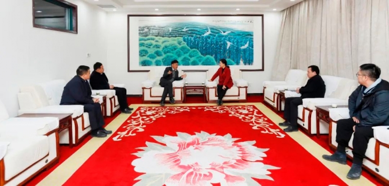 發(fā)揮產(chǎn)業(yè)優(yōu)勢 助力鄉(xiāng)村振興 | 民權(quán)縣委副書記、縣長王靜嫻會見關曉彥董事長一行