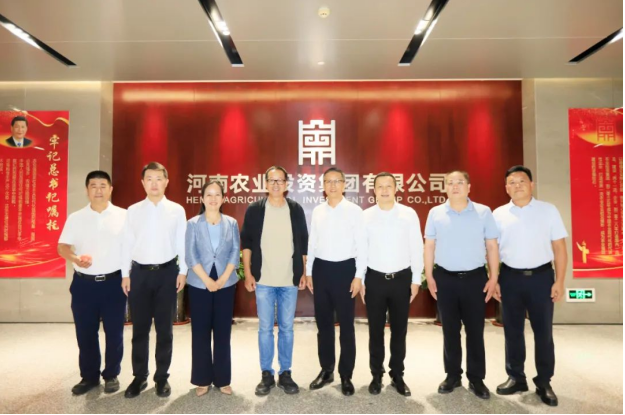 東方甄選俞敏洪先生到訪河南農(nóng)投集團(tuán)，品嘗花花牛產(chǎn)品并給予高度評價(jià)
